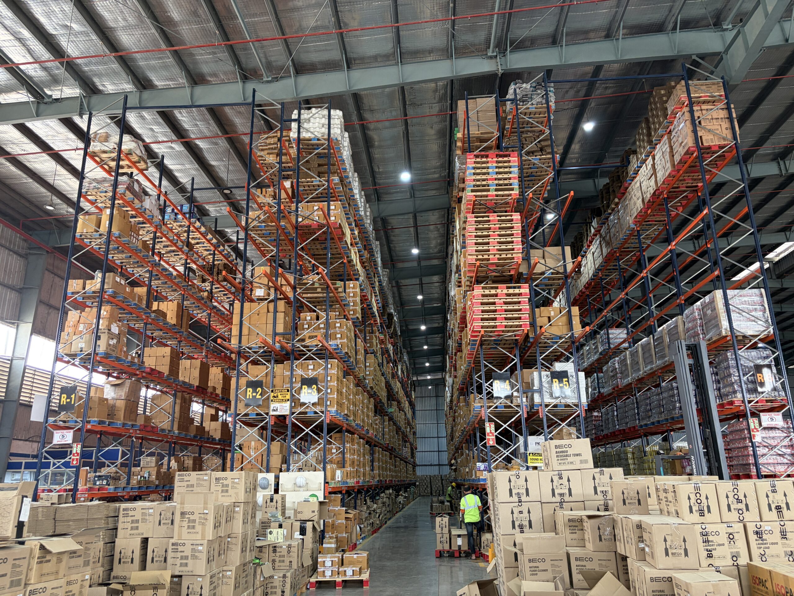 warehouse pallet racking system installation