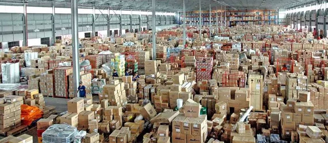 How can warehouse space and congestion be managed properly